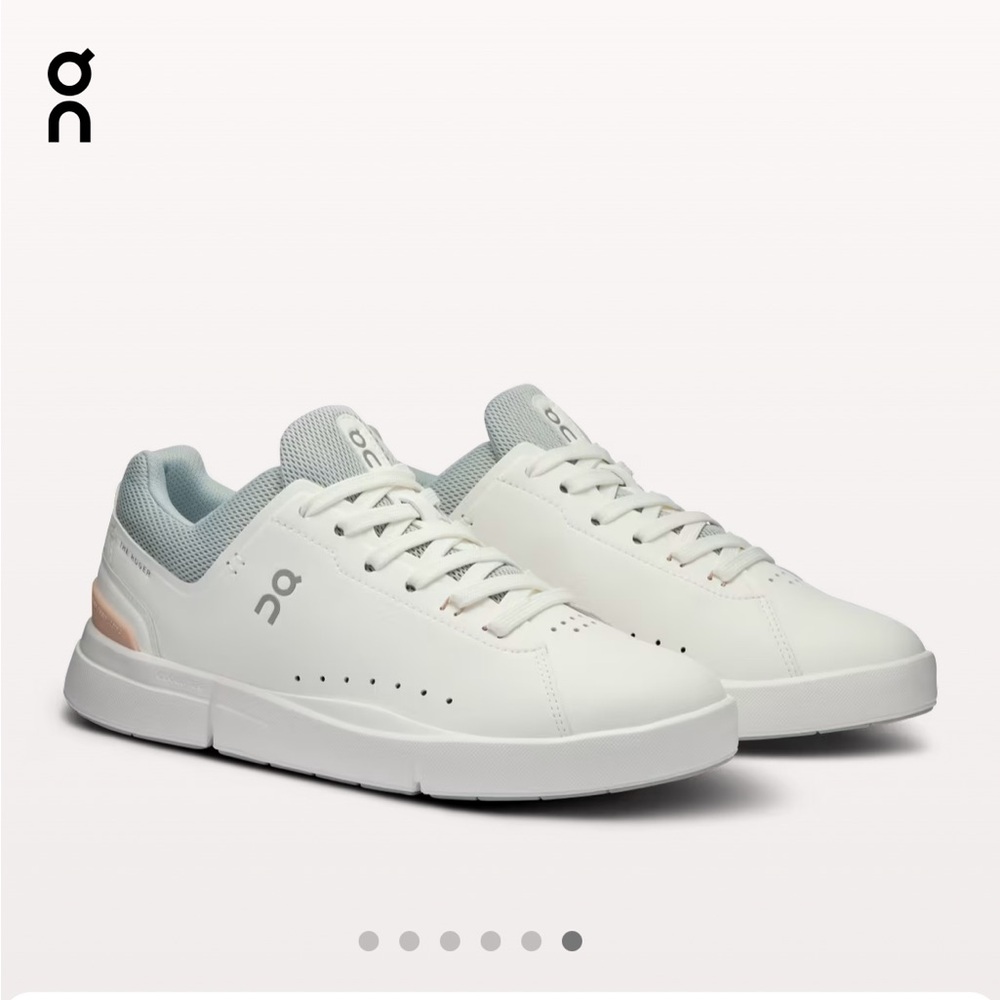 Women’s On Cloud Roger, size 10! Worn, but good condition